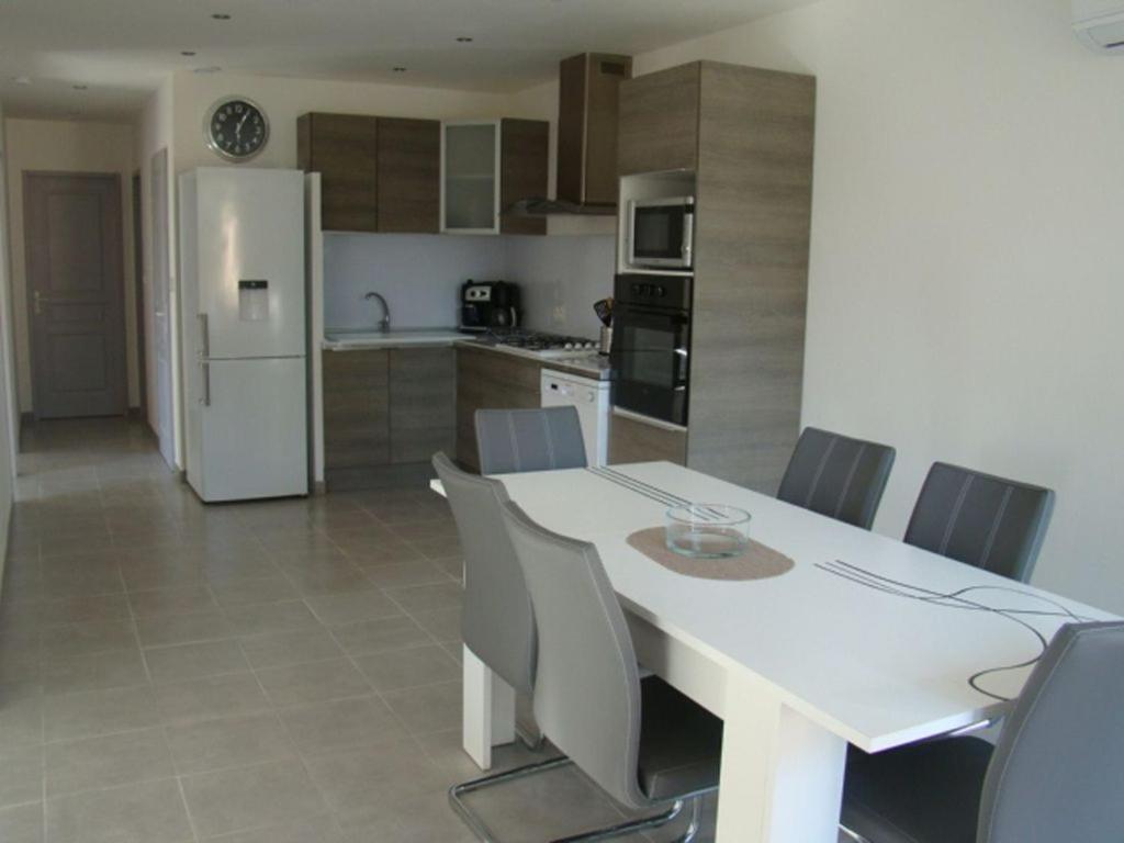 maison jumelée Le Cannet-des-Maures Extérieur photo